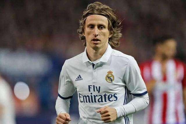 易建联球衣今日退役 叱咤篮坛21载终须一别