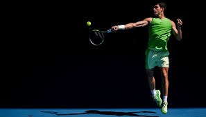 斯潘塞是NCAA长曲棍球历史助攻王，获得最高荣誉后改打篮球